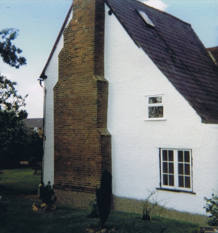 The new wing had a catslide roof which continued the roof line at the back over a small single storey outshut room.